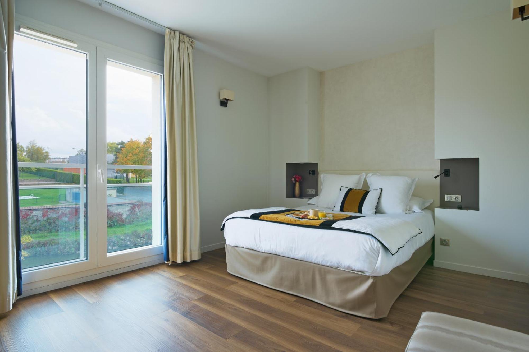 Les Suites - Konine 4 - Hotel & Bar & Restaurant Монсо-ле-Мин Екстериор снимка